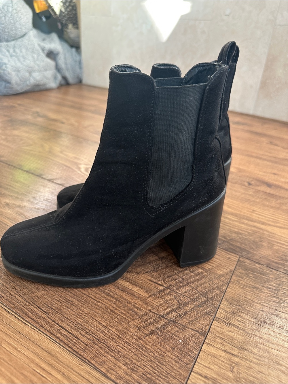 Topshop made in Italy Black Suede Chelsea Block Heel Ankle Boots